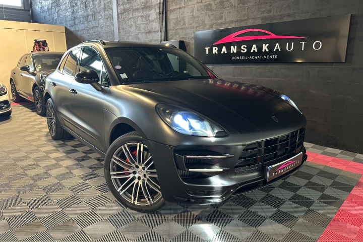 PORSCHE MACAN